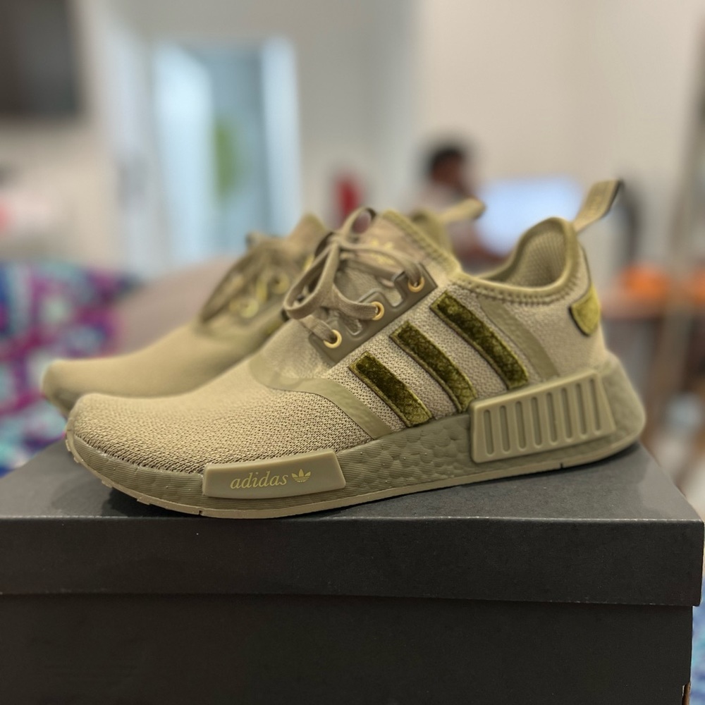 W7 Orbit Green Adidas NMD R1